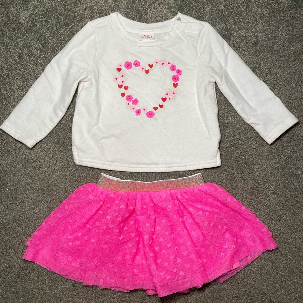 Super cute baby girls Valentine’s Day outfit!! Only worn ONCE!!